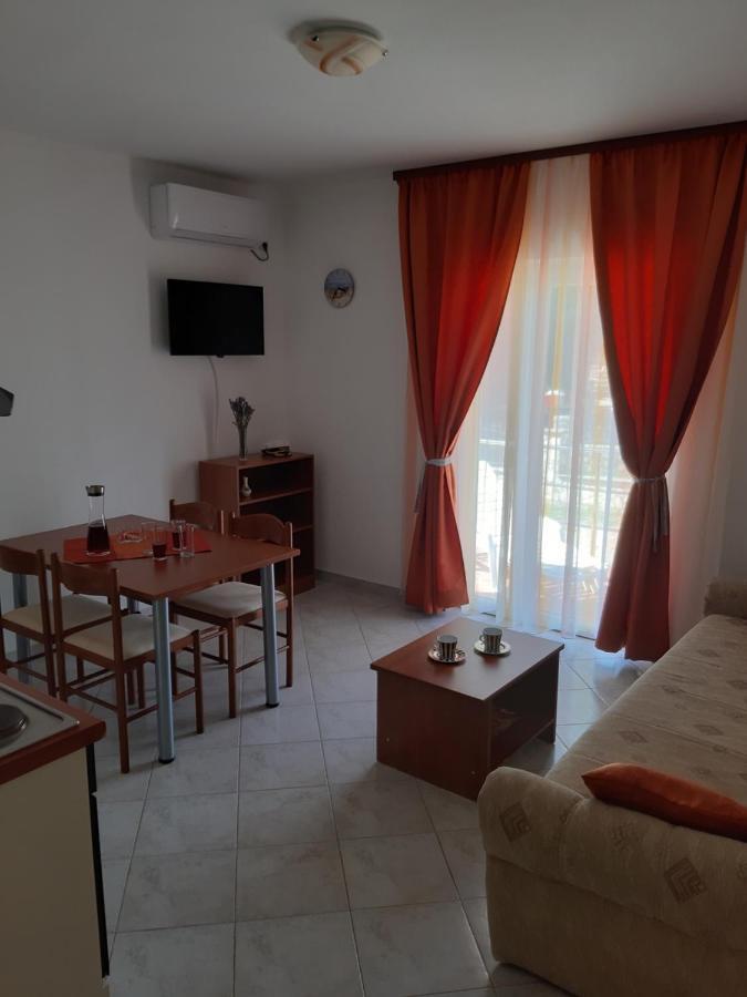 Apartments Mihael Malinska Exterior foto